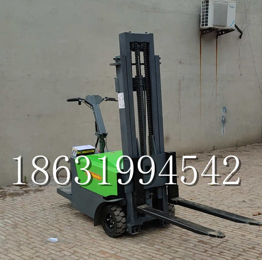 大洼区优程全电动叉车插腿式堆高车液压装卸车1.5吨升高小型站驾式铲车